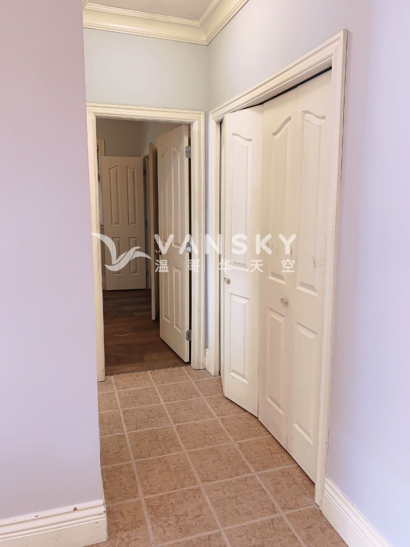 230330122042_hall way.jpg